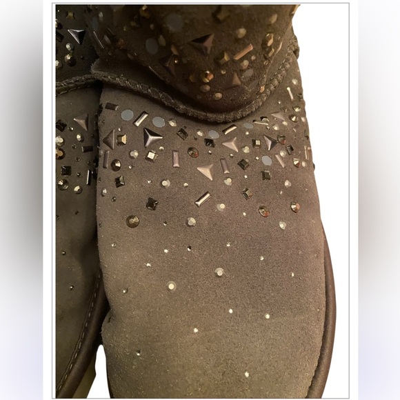 UGG CLASSIC GALAXY BLING SHORT BAILEY BOW CHARCOAL SUEDE BOOTS Size 7 - Picture 3 of 7